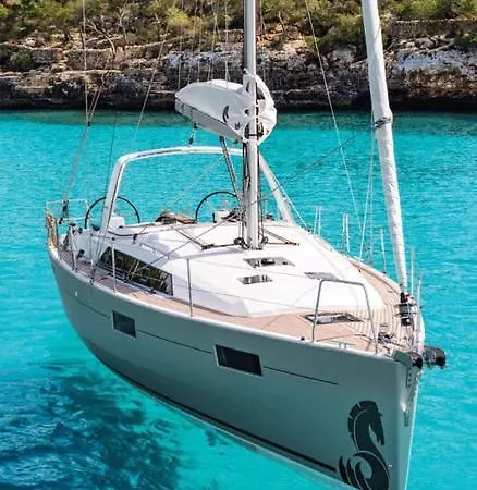 Hotel en barco Chez Black Tarento